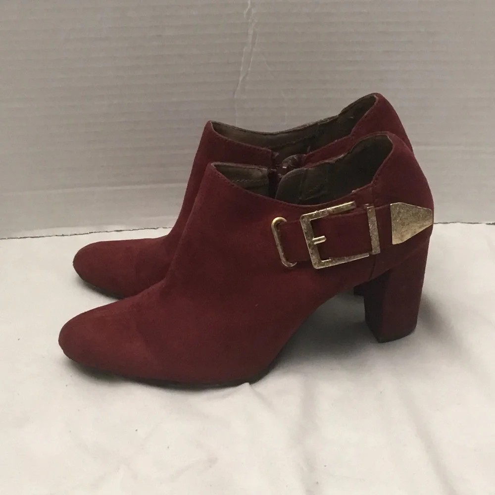 Aerosols women’s used red ankle heels